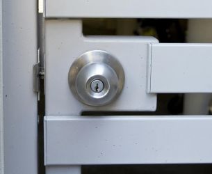 gate handle round lock straight view