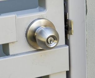 gate handle round lock